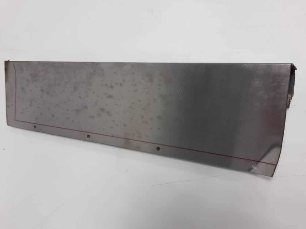 Corrosion and stain analysis on stainless steel Pieza plana de acero inoxidable analizada por la aparición de manchas y corrosión