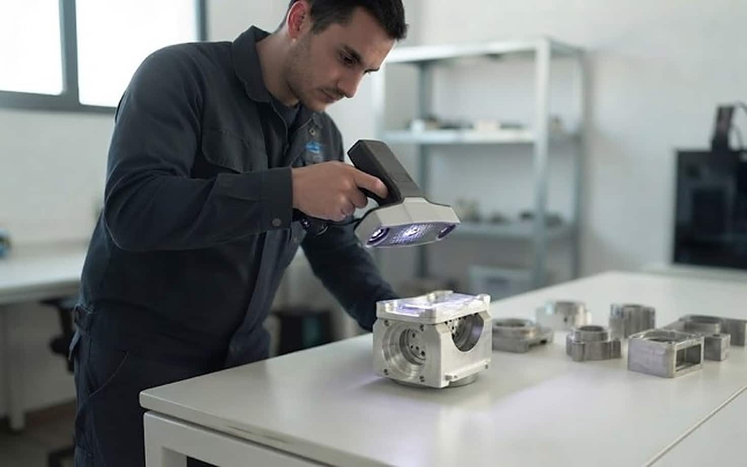 3D scanning of a metal part for its reverse engineering