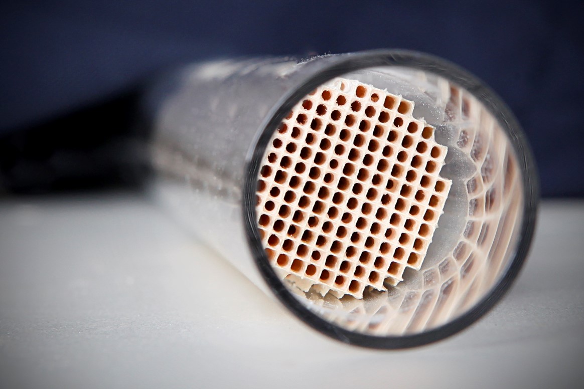 Honeycomb catalytic filter structure used for ozone decomposition in air filtration systems