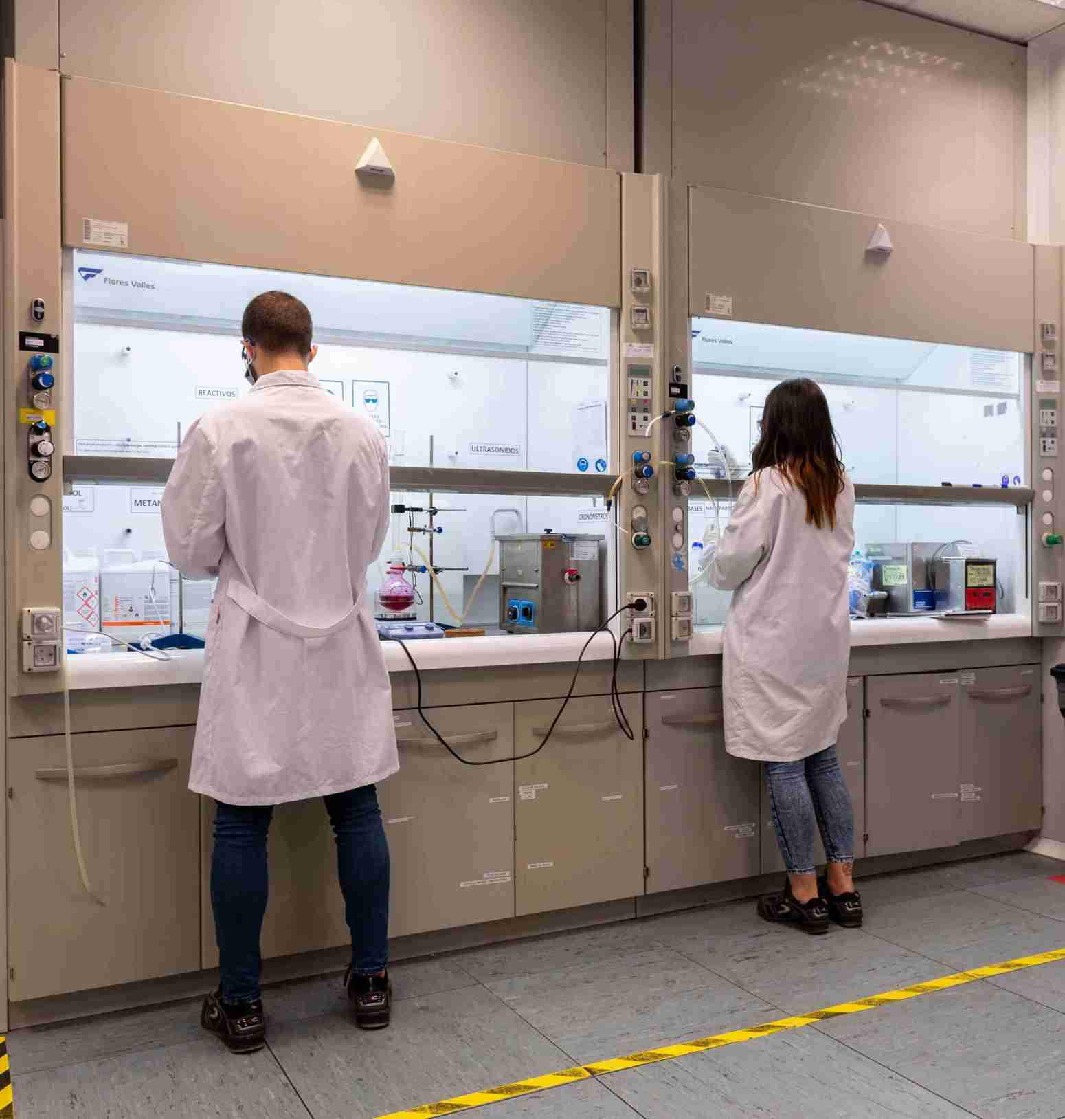 Laboratorio de Análisis de Alimentos Ensayos químicos en el laboratorio de análisis de alimentos de INFINITIA