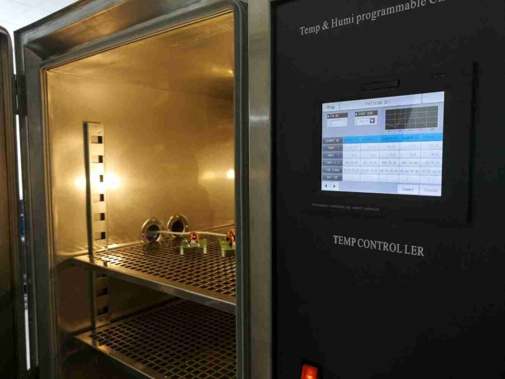 Climate chamber for ageing and environmental testing in materials testing laboratory