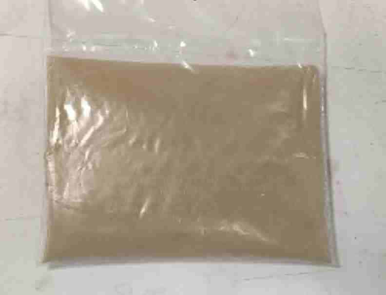 Muestra de extracto vegetal de curry utilizada para análisis de hierro en alimentos y control de calidad nutricional en laboratorio