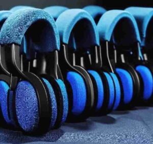 Auriculares ensamblados en línea de fabricación para producción industrial de dispositivos electrónicos