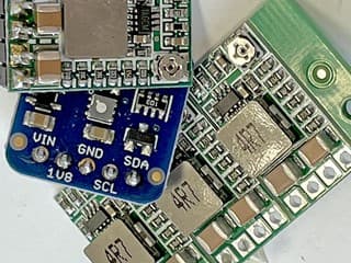 Ingeniería inversa de componentes electrónicos para detectar falsificaciones