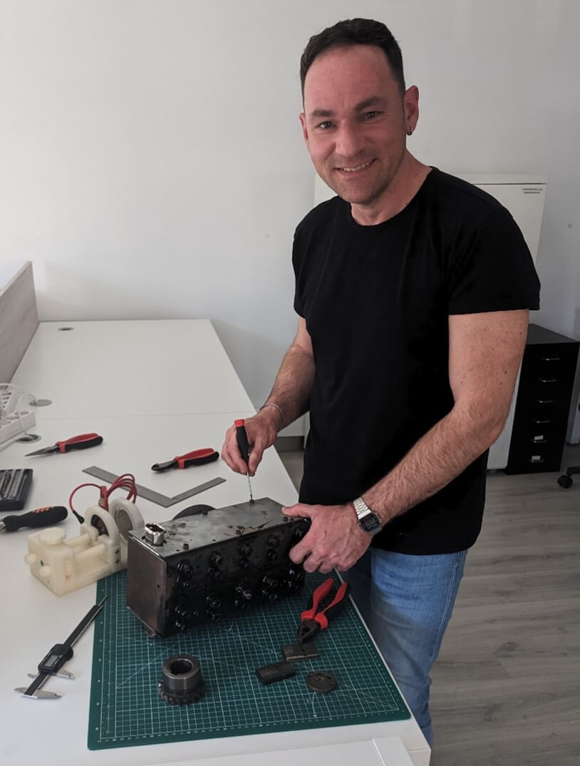 Entrevista a Rubén Gotor, el nuevo “MacGyver”. No hay máquina, prototipo o setup que se le resista