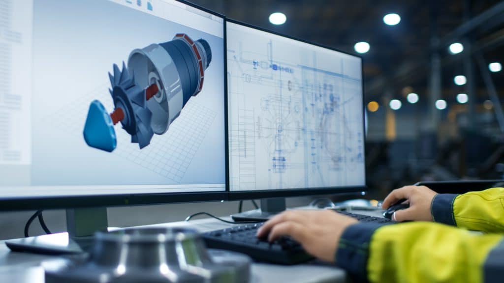 Desarrollo mecánico Ingeniero industrial trabajando con modelo CAD 3D explosionado de motor y planos técnicos en doble pantalla