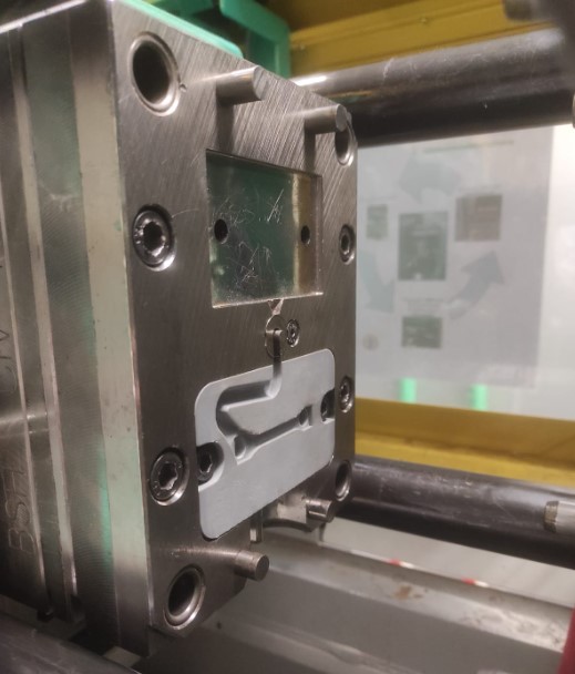 Fabricación de moldes de inyección de bajo coste mediante impresión 3D