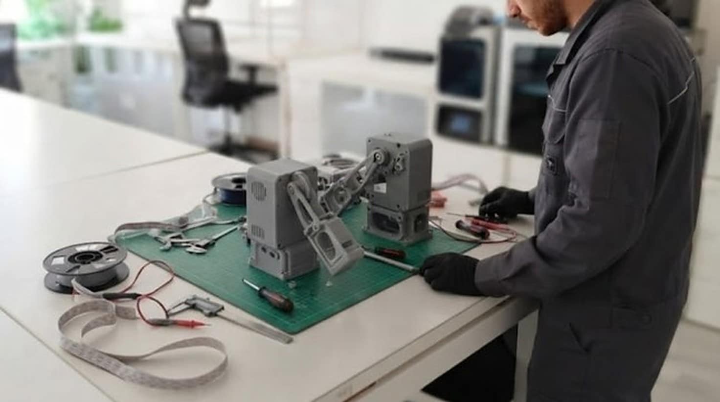 Development and manufacture of a functional physical prototype to attract investors Additive manufacturing of the functional physical prototype parts
