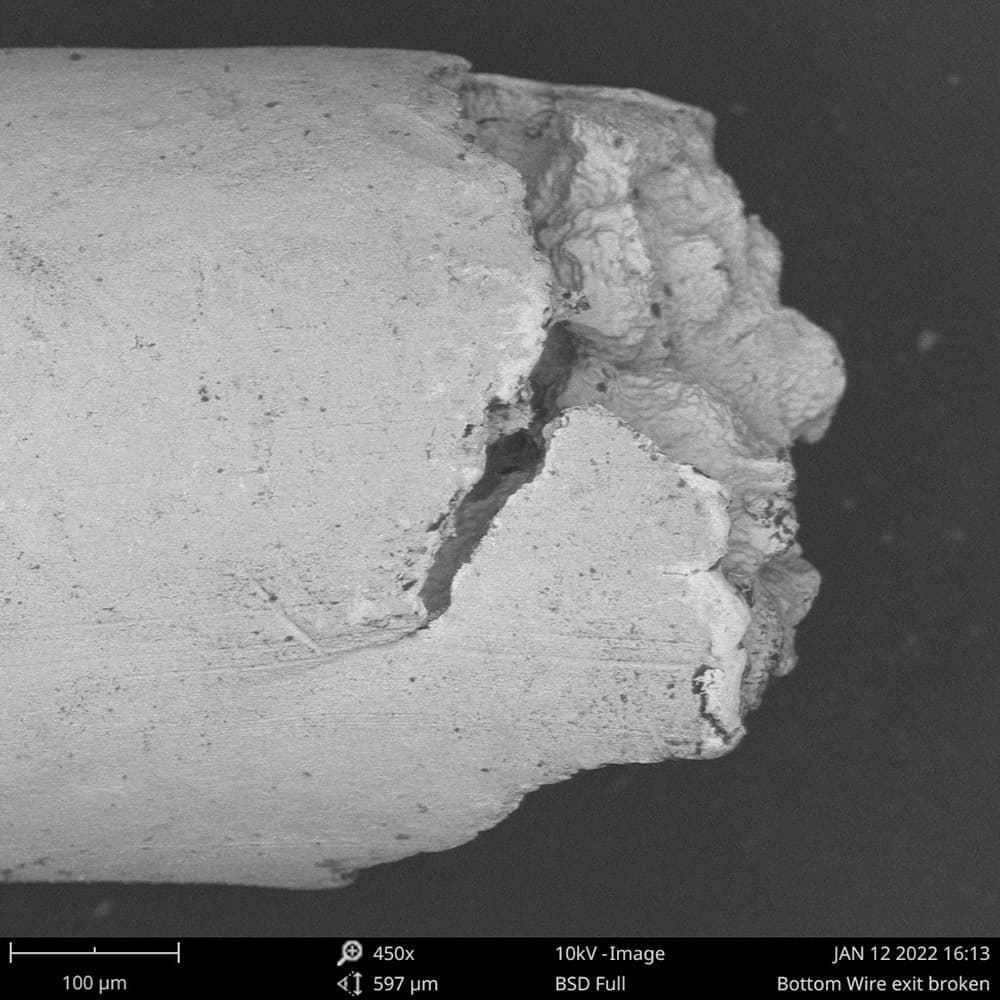 Failure and breakage analysis of cables subjected to high temperatures