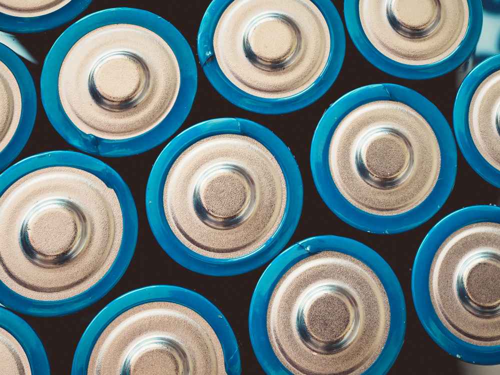 Detalle de celdas de baterías de litio utilizadas en sistemas industriales y almacenamiento energético