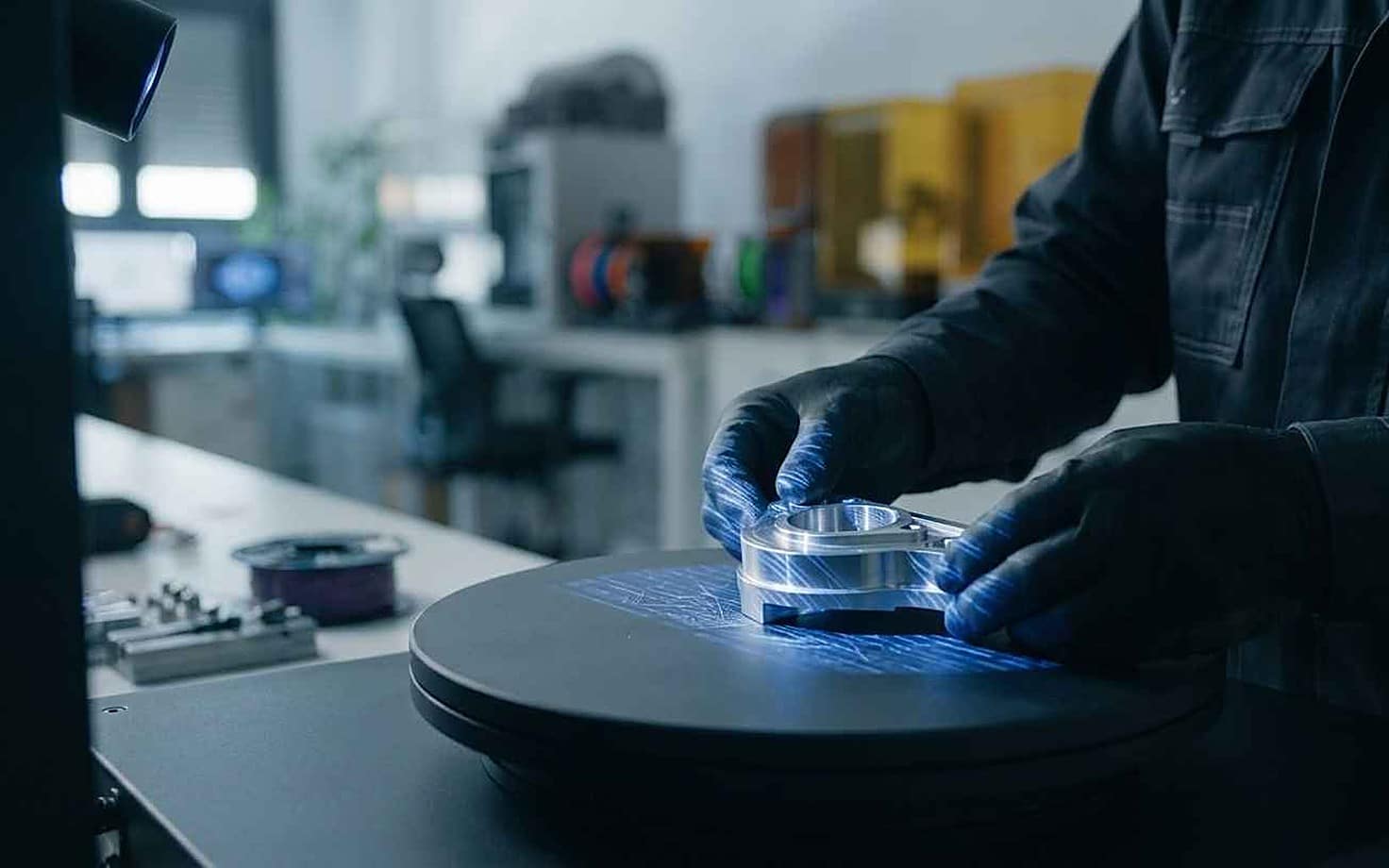 Digitisation of a metal part through optical 3D scanning on a rotary table