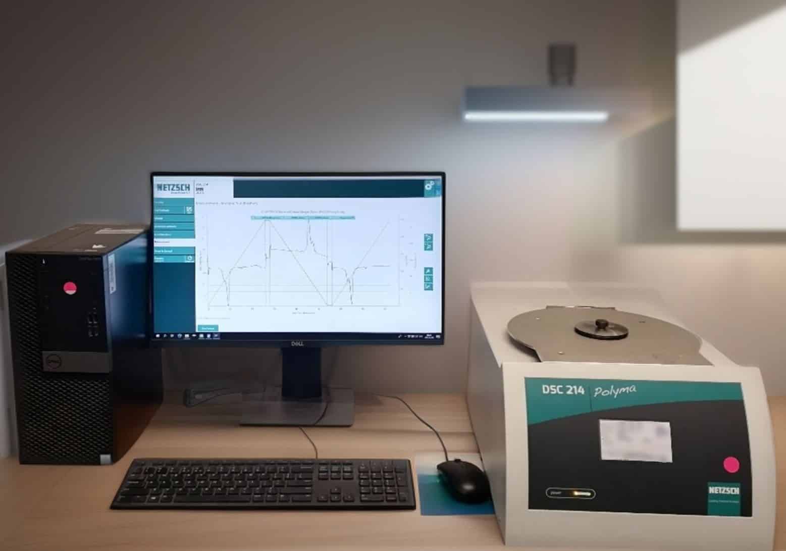 Differential Scanning Calorimetry (DSC) Calorímetro diferencial de barrido DSC 214 Polyma conectado al equipo de adquisición y tratamiento de datos