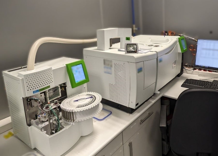 Two gas chromatographs installed in the laboratory for the analysis of volatile compounds