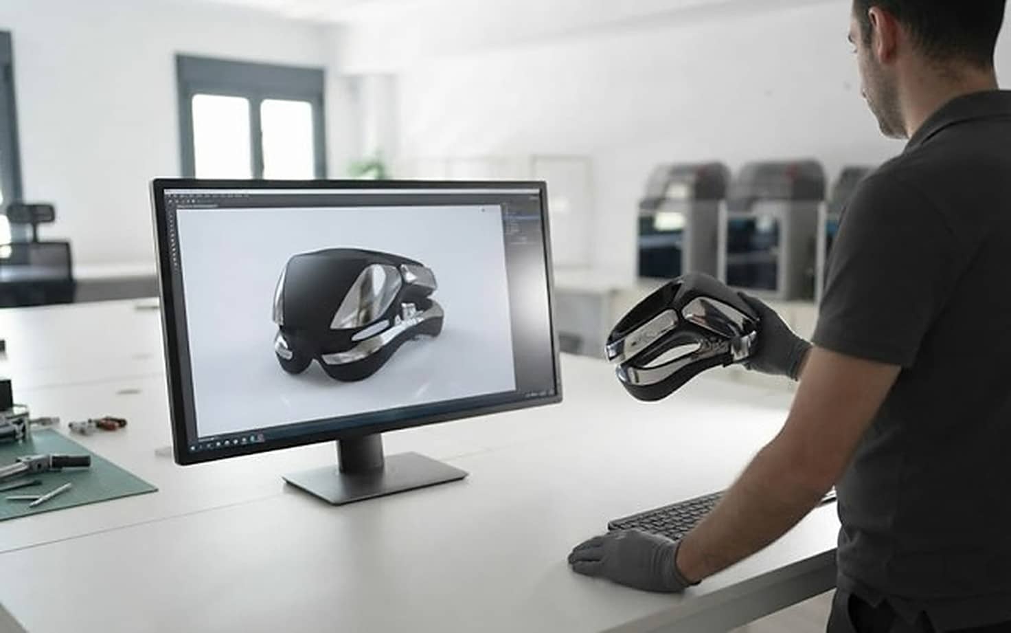 Rediseño de un prototipo funcional y estético para mostrarlo a potenciales inversores o clientes Render fotorrealista del producto a partir del prototipo rediseñado