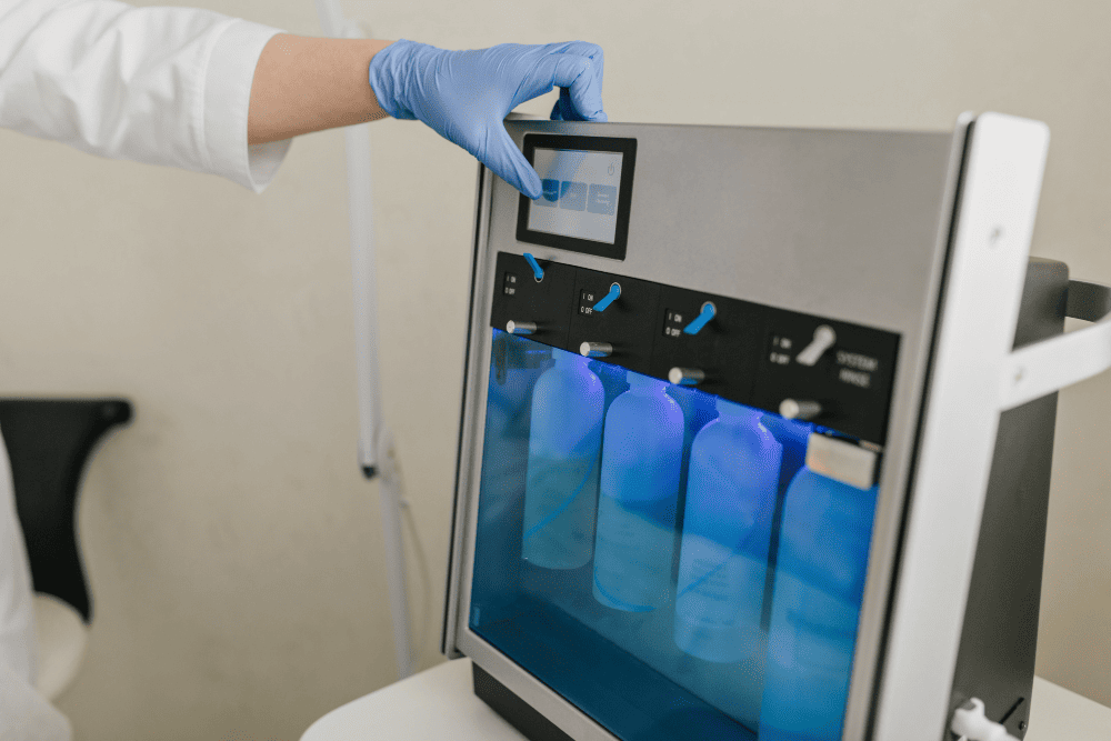 Evaluation of disinfection using ultraviolet LED to optimise effectiveness on textiles and surfaces Disinfection device using ultraviolet LED technology for evaluating surface and material decontamination performance